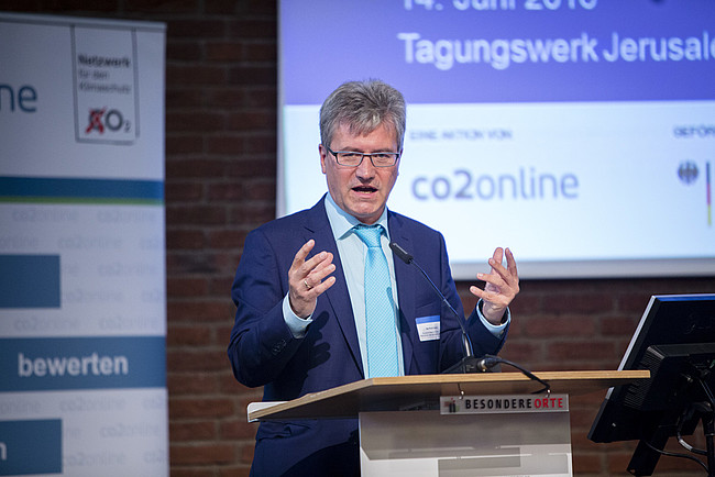 Berthold Goeke, Ministerialdirigent im Bundesumweltministerium, auf der Fachtagung „Wirksam sanieren für den Klimaschutz“.