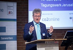 Berthold Goeke, Ministerialdirigent im Bundesumweltministerium, auf der Fachtagung „Wirksam sanieren für den Klimaschutz“.