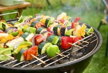 Gemüsespieße auf dem Grill