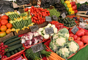 Marktstand mit Gemüse