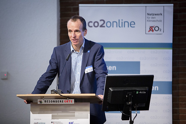 Martin Sambale auf der Fachtagung „Wirksam sanieren für den Klimaschutz“.