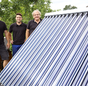 Handwerker und Solarthermieanlage