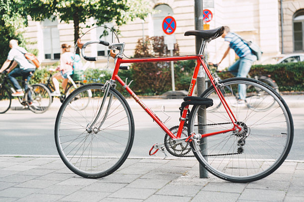 Angeschlossenes Fahrrad.