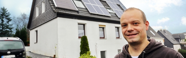 Thomas Funcke vor seinem Haus in Hagen